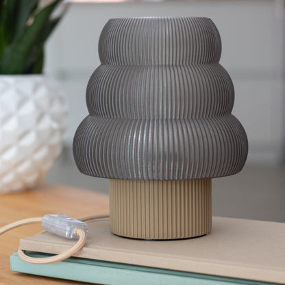 Tischlampe MINILA – Wo modernes Design auf pure Gemütlichkeit trifft